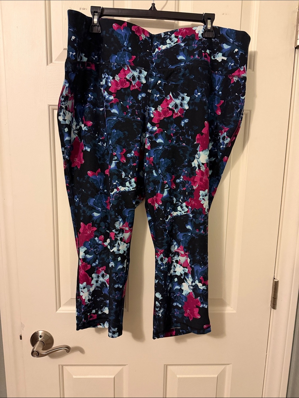 LIVI active Plus Floral Print Capri Leggings in Black, Pink & Blue